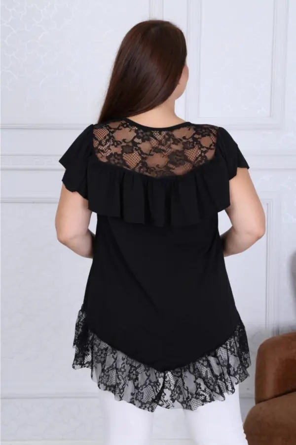 KADIN SİYAH BÜYÜK BEDEN ASİMETRİK KESİM FIRFIRLI DANTEL DETAY LİKRALI VİSKON TUNİK