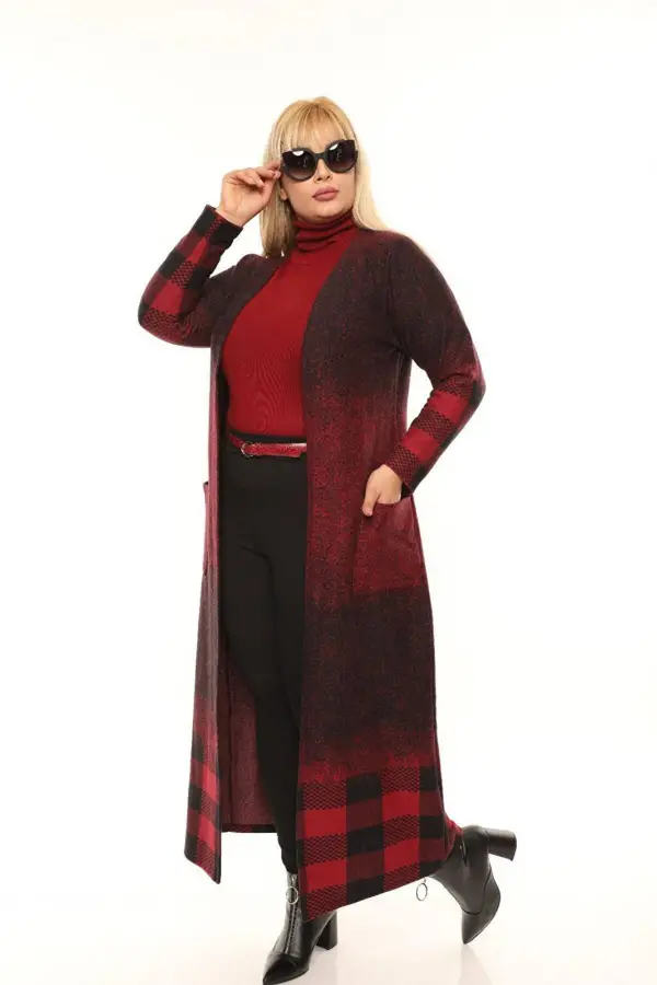 KADIN BORDO BÜYÜK BEDEN KARELİ DESEN JAKARLI YÜNLÜ HIRKA