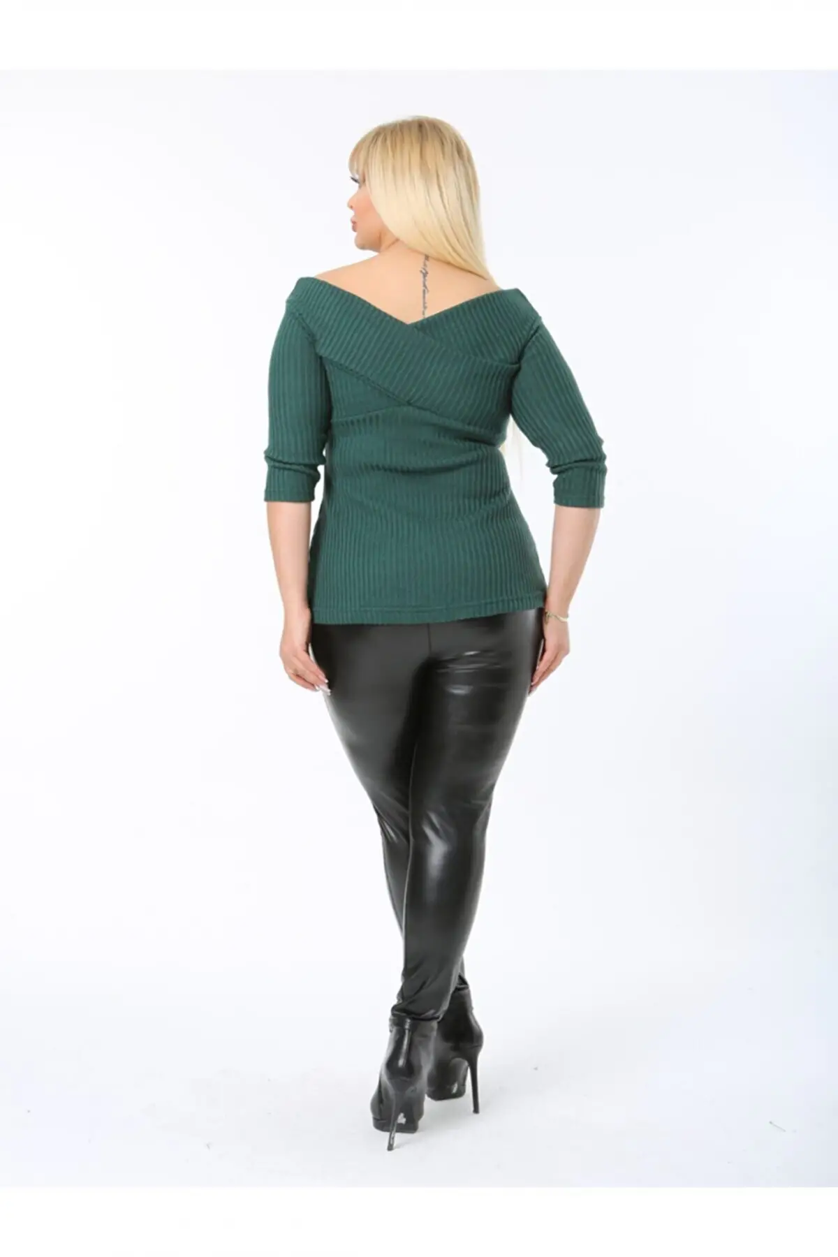 KADIN ZÜMRÜT BÜYÜK BEDEN DEGAJE YAKA ESNEK FİTİLLİ TRİKO BLUZ
