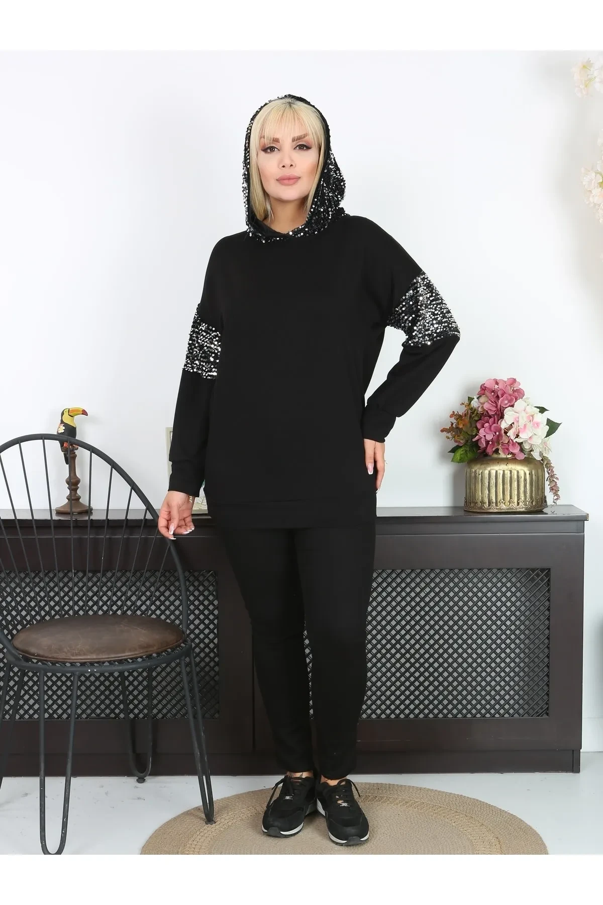 KADIN BÜYÜK BEDEN KAPŞONLU PUL PAYET DETAY ESNEK SWEATSHIRT
