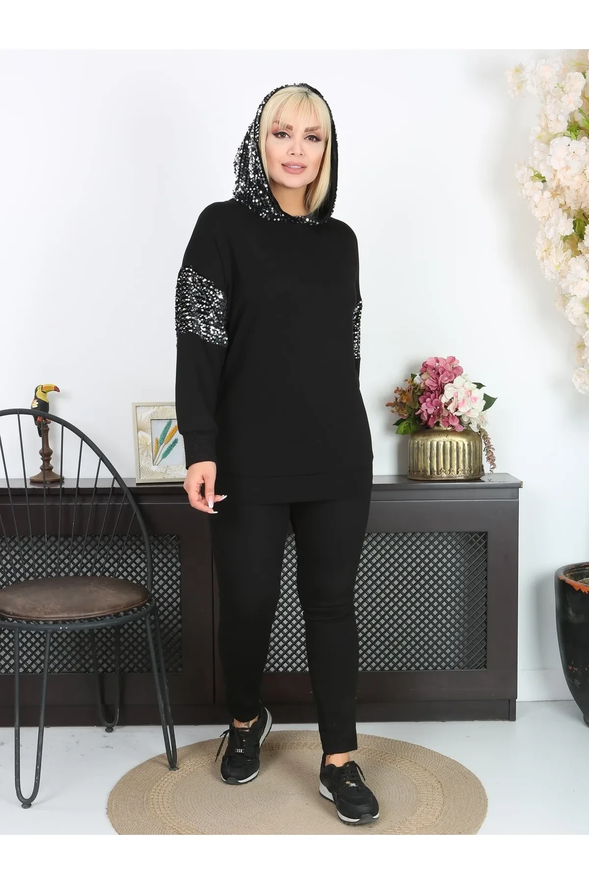 KADIN BÜYÜK BEDEN KAPŞONLU PUL PAYET DETAY ESNEK SWEATSHIRT