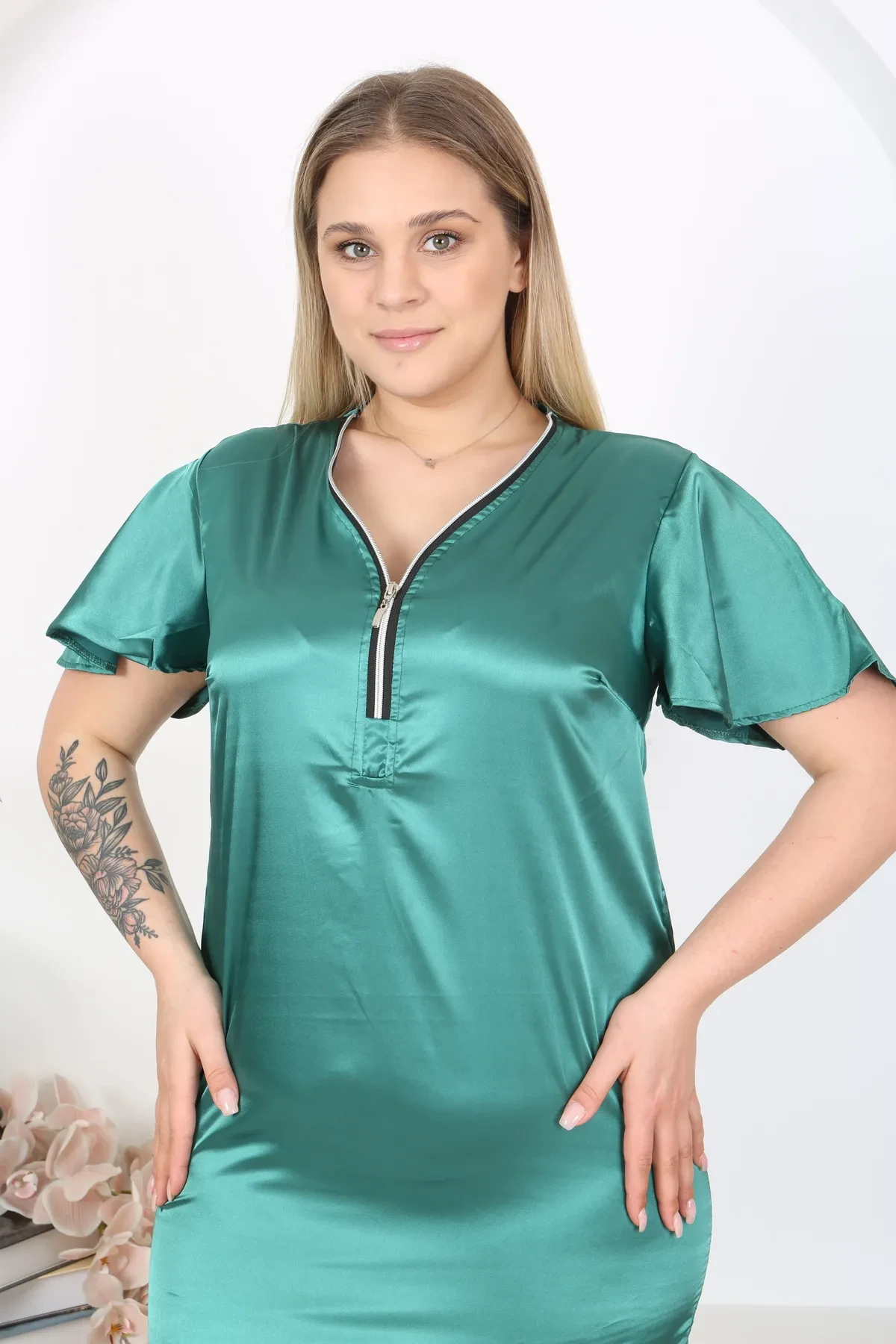 KADIN BÜYÜK BEDEN YAKA FERMUAR VOLAN KOL SATEN ELBİSE