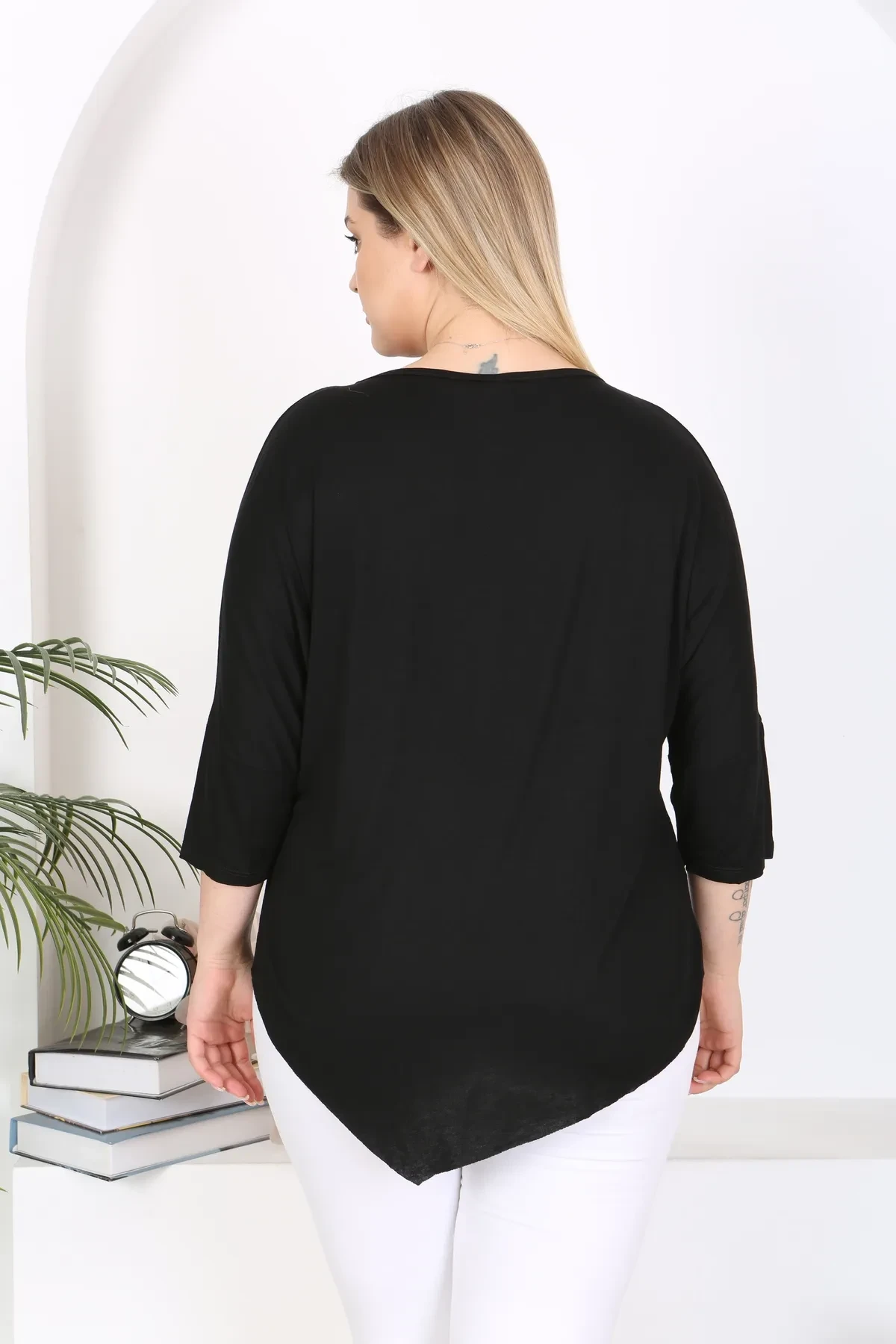 KADIN BÜYÜK BEDEN ÖNÜ TAŞLI ASİMETRİK KESİM ESNEK VİSKON BLUZ