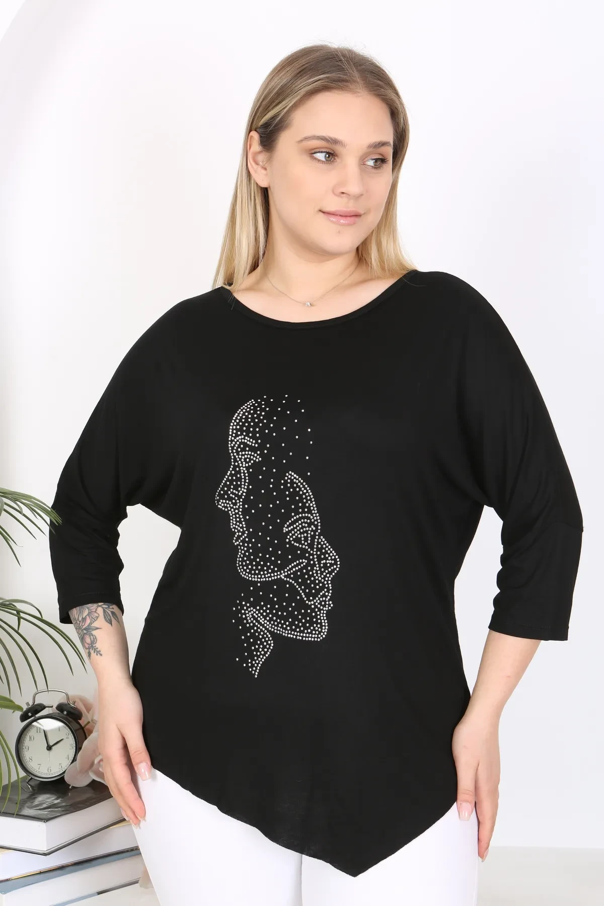 KADIN BÜYÜK BEDEN ÖNÜ TAŞLI ASİMETRİK KESİM ESNEK VİSKON BLUZ