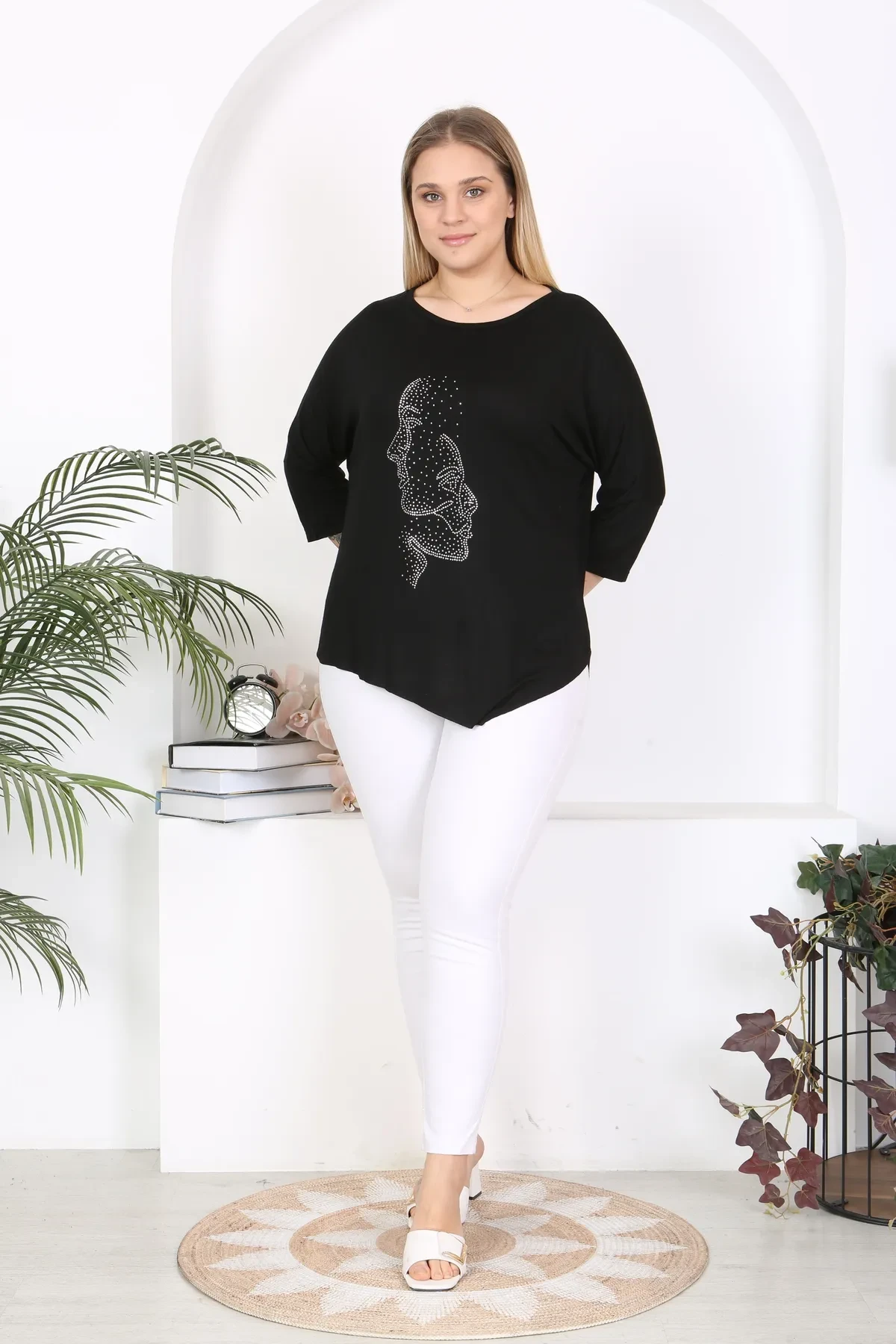 KADIN BÜYÜK BEDEN ÖNÜ TAŞLI ASİMETRİK KESİM ESNEK VİSKON BLUZ