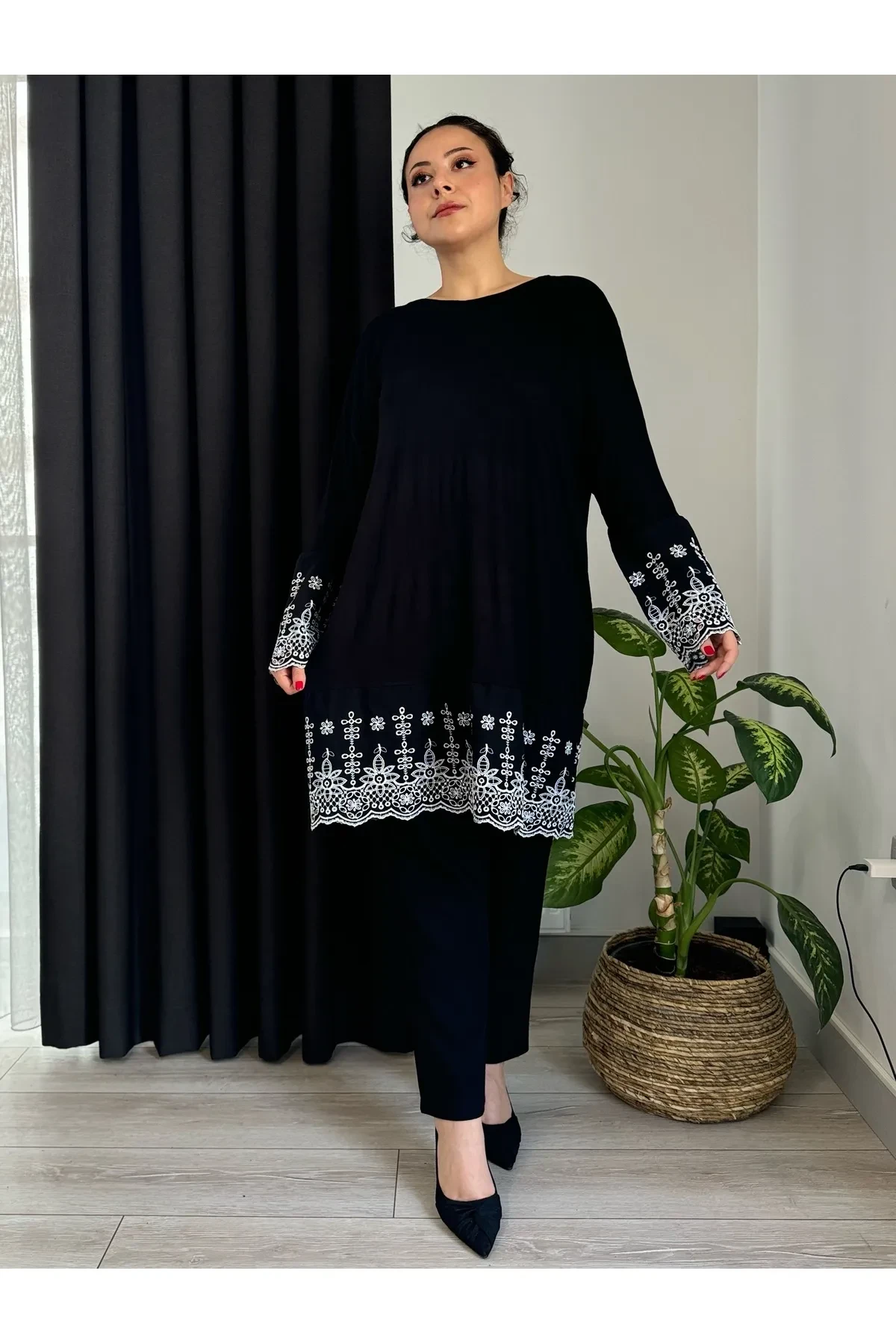 KADIN BÜYÜK BEDEN KOLLARI ETEĞİ FİSTO DETAY ESNEK VİSKON BLUZ