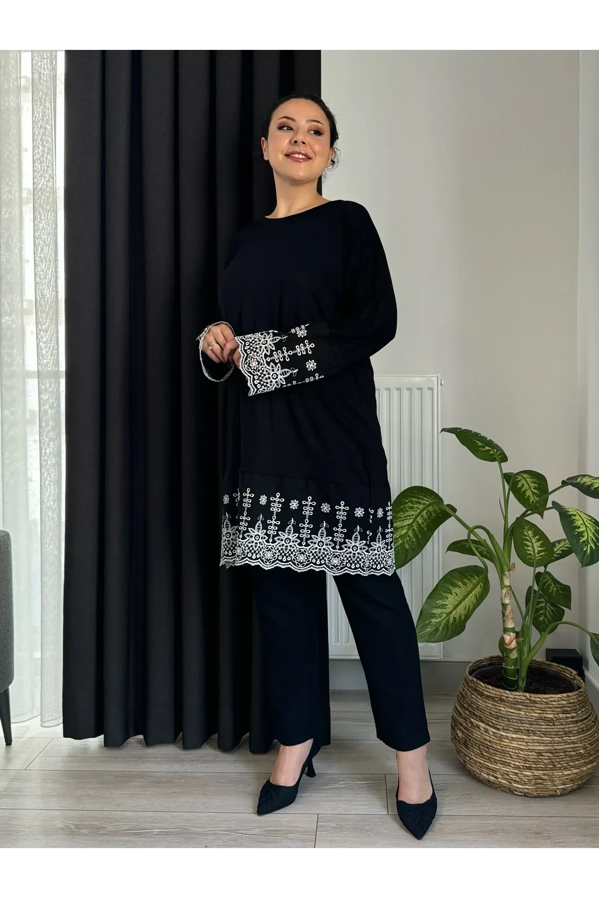 KADIN BÜYÜK BEDEN KOLLARI ETEĞİ FİSTO DETAY ESNEK VİSKON BLUZ