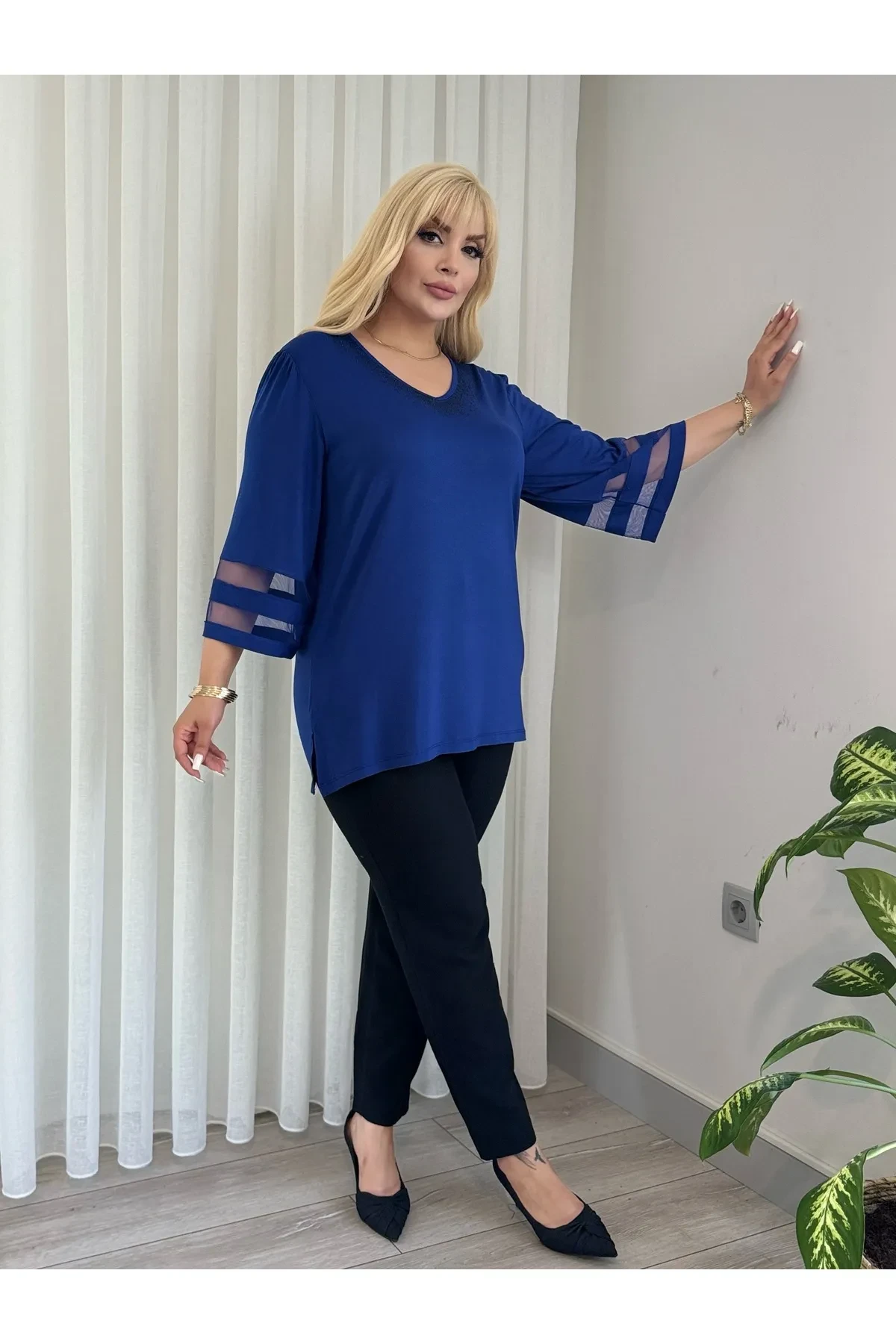 KADIN BÜYÜK BEDEN YAKA TAŞLI KOLLARI TÜLLÜ ESNEK VİSKON BLUZ