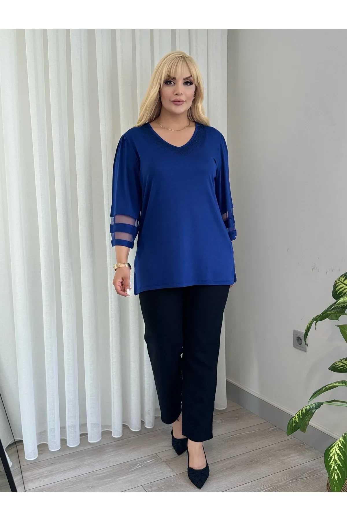 KADIN BÜYÜK BEDEN YAKA TAŞLI KOLLARI TÜLLÜ ESNEK VİSKON BLUZ