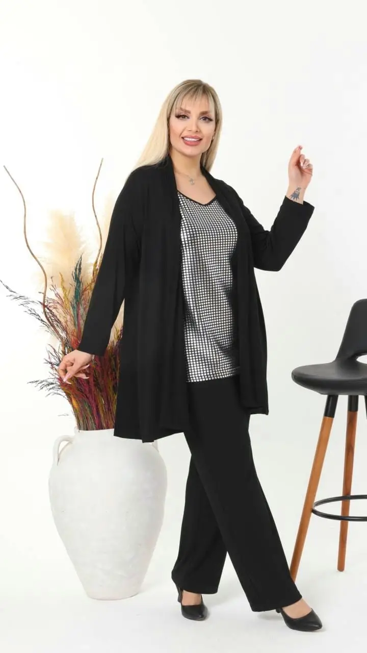 KADIN BÜYÜK BEDEN ARKASI SİYAH, ÖNÜ VARAK BASKILI ASKILI VİSKON BLUZ