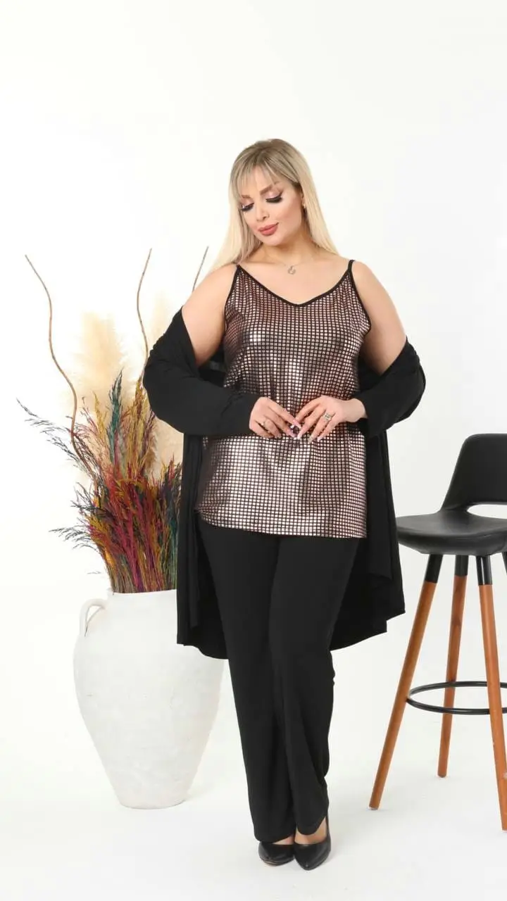 KADIN BÜYÜK BEDEN ARKASI SİYAH, ÖNÜ VARAK BASKILI ASKILI VİSKON BLUZ