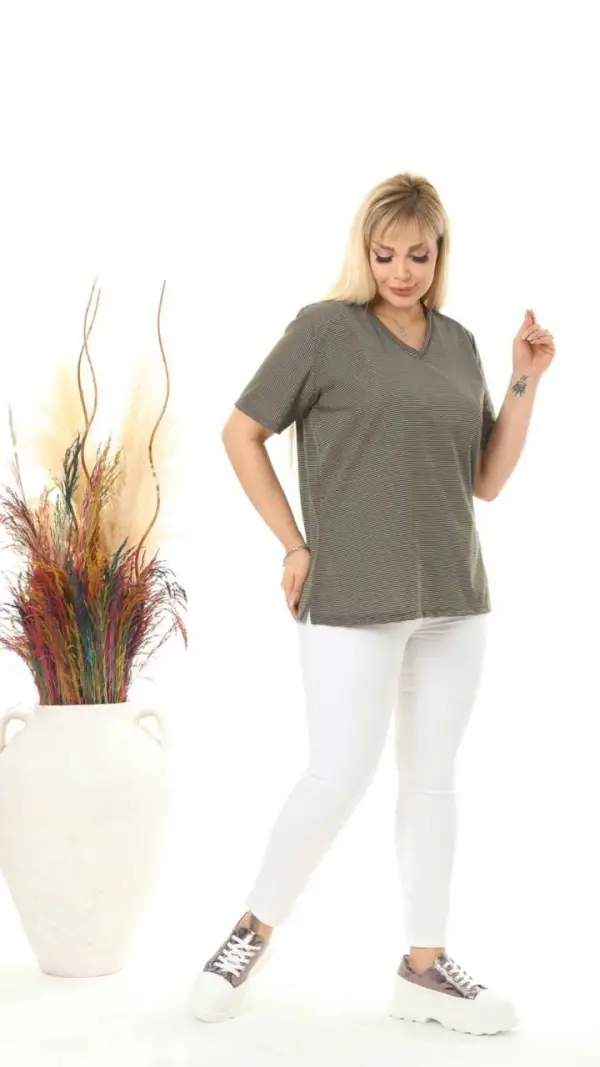 KADIN BÜYÜK BEDEN V YAKA SİMLİ ÇİZGİLİ VİSKON TSHIRT