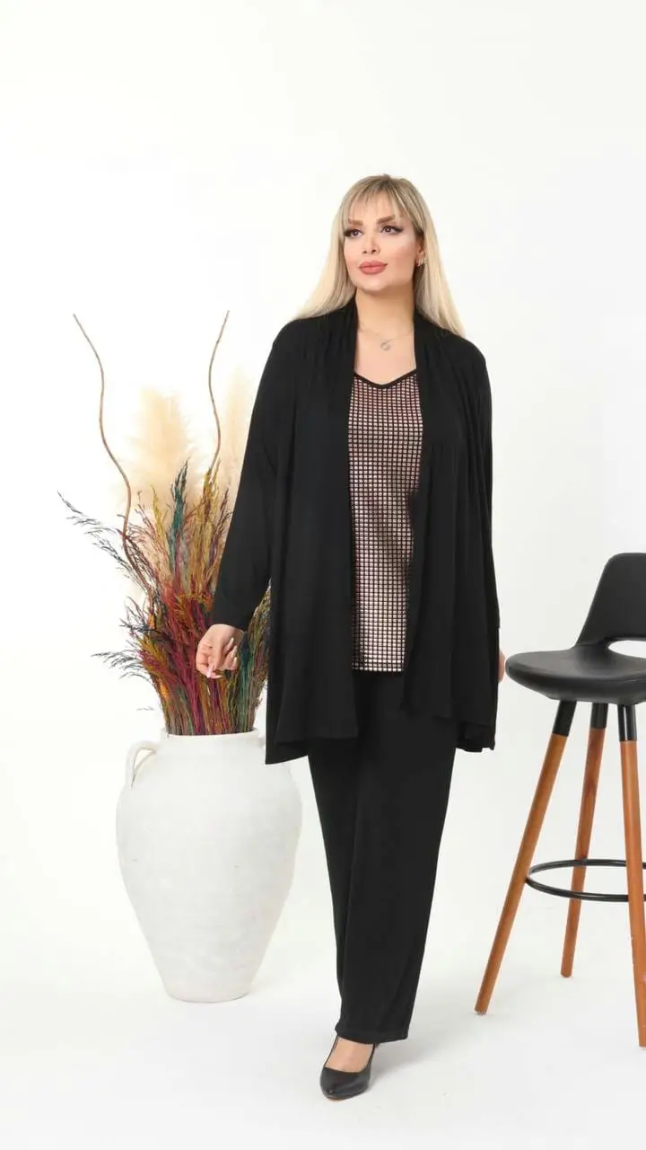 KADIN BÜYÜK BEDEN ARKASI SİYAH, ÖNÜ VARAK BASKILI ASKILI VİSKON BLUZ