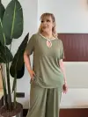 KADIN BÜYÜK BEDEN CEPLİ BİYELİ DAMLA DETAY LİKRALI VİSKON TAKIM