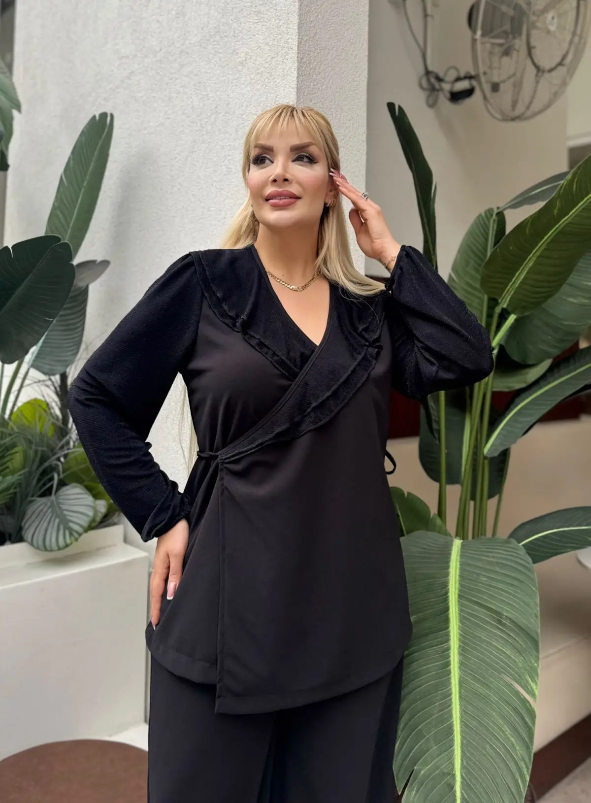  KADIN BÜYÜK BEDEN KRUVAZE BAĞLAMALI YAKA, CEPLİ BOL PAÇA LİKRALI SCUBA KREP ABİYE TAKIM