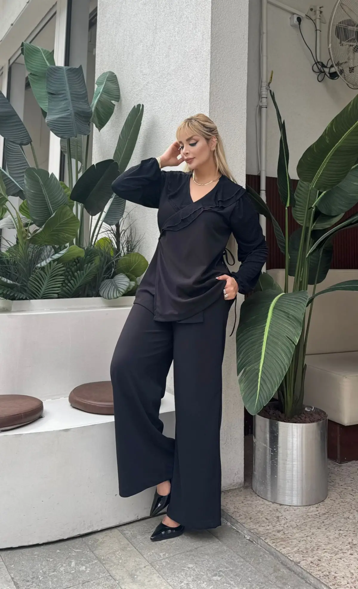  KADIN BÜYÜK BEDEN KRUVAZE BAĞLAMALI YAKA, CEPLİ BOL PAÇA LİKRALI SCUBA KREP ABİYE TAKIM