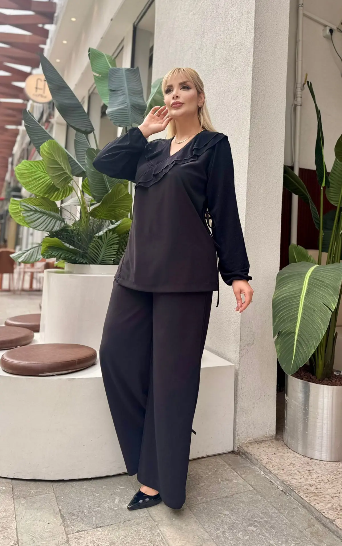  KADIN BÜYÜK BEDEN KRUVAZE BAĞLAMALI YAKA, CEPLİ BOL PAÇA LİKRALI SCUBA KREP ABİYE TAKIM