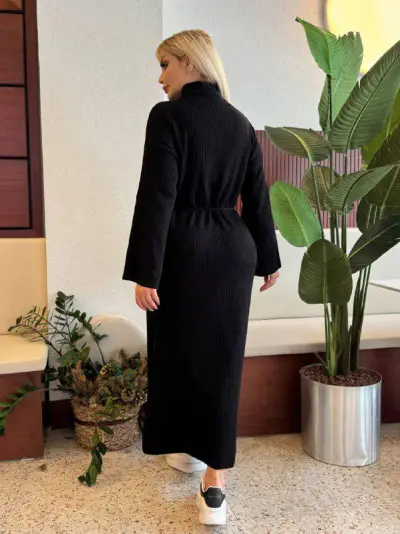 KADIN BÜYÜK BEDEN YARIM BALIKÇI YAKA, FİTİLLİ KUŞAKLI TRİKO ELBİSE